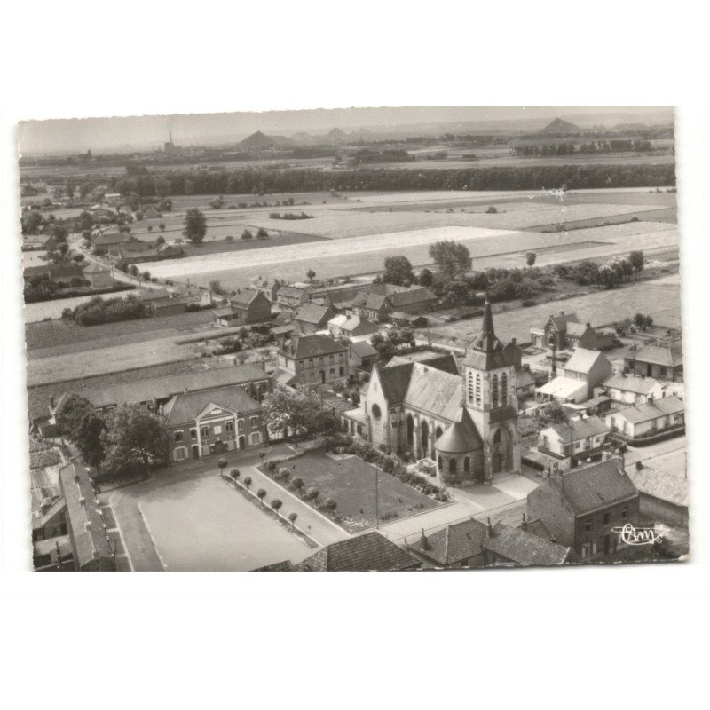 ESSARS-les-BETHUNE: l'église, la mairie vue aérienne 10X15 - très bon état