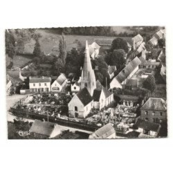 ESQUERDES: place de l'église vue aérienne 10X15 - très bon état