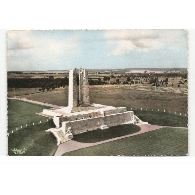 VIMY: le mémorial canadien vue aérienne 10X15 - très bon état