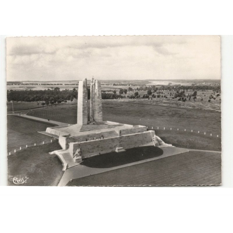 VIMY: le mémorial canadien vue aérienne 10X15 - très bon état