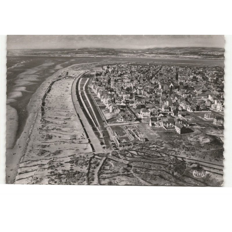 LE TOUQUET-PARIS-PLAGE: au fond, la baie de la canche vue aérienne 10X15 - très bon état