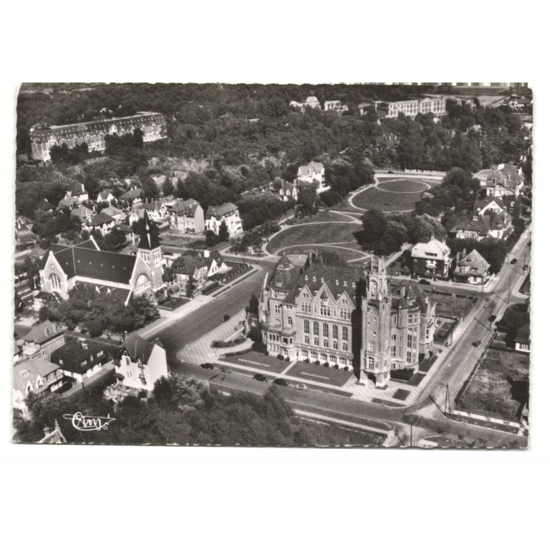 LE TOUQUET-paris-plage: l'hôtel de ville et l'église vue aérienne 10X15 - très bon état