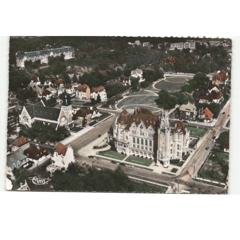 LE TOUQUET-paris-plage: l'hôtel de ville et l'église vue aérienne 10X15 - très bon état