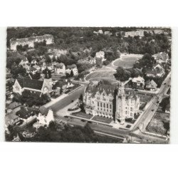 LE TOUQUET-PARIS-PLAGE: l'hôtel de ville et l'église vue aérienne 10X15 - très bon état