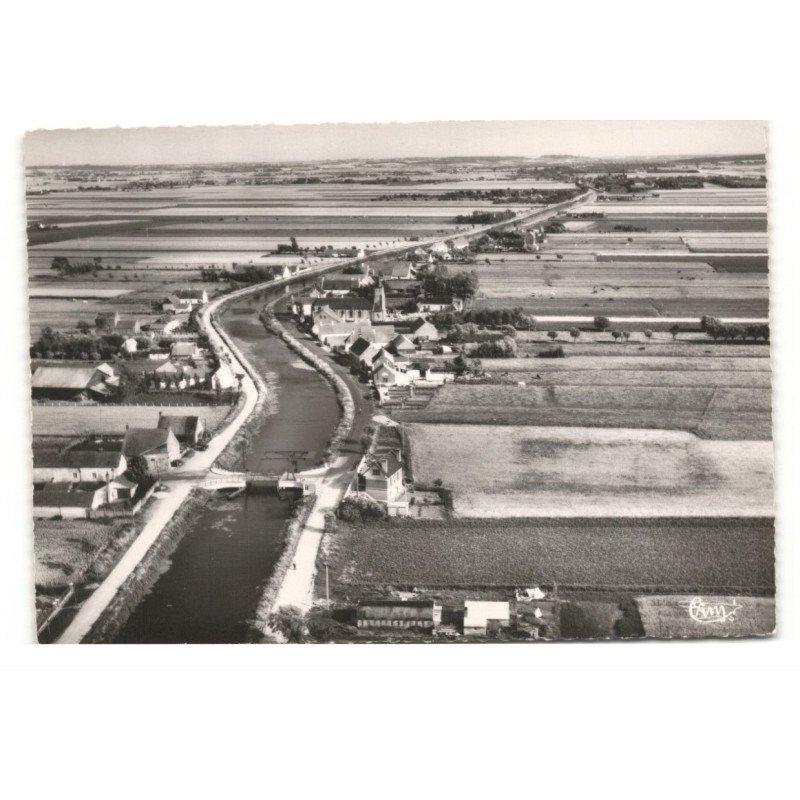 SAINT-NICOLAS-sur-L'AA: vue d'ensemble de la paroisse qui s'étend en longueur vue aérienne 10X15 - très bon état