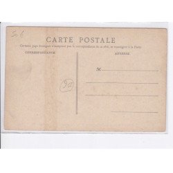 VIGNEUX: perspective de la palce principale le jour de la fête, hôtel - très bon état