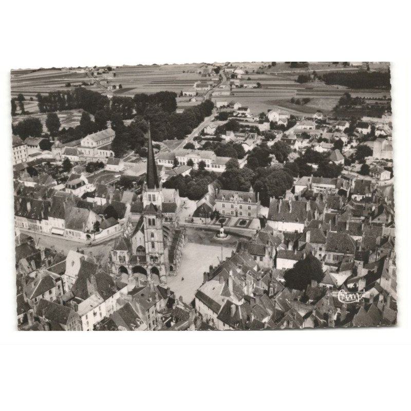 AUXONNE: sur la place d'armes vue aérienne 10X15 - très bon état