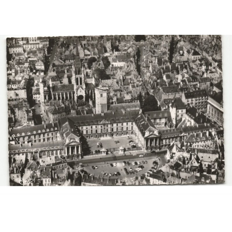 DIJON: place de la libération, l'hôtel de ville, église notre-dame et la tour de bar vue aérienne 10X15 - très bon état
