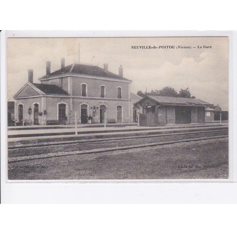 NEUVILLE-de-POITOU: la gare - très bon état