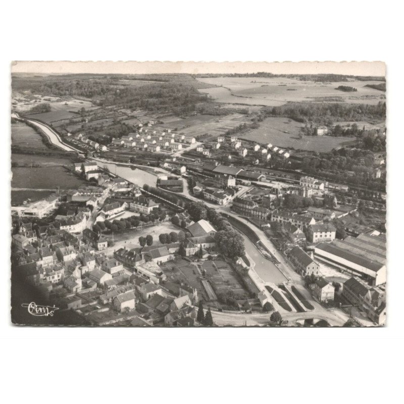 MONTBARD: la place gambetta et quartier de la gare vue aérienne 10X15 - très bon état