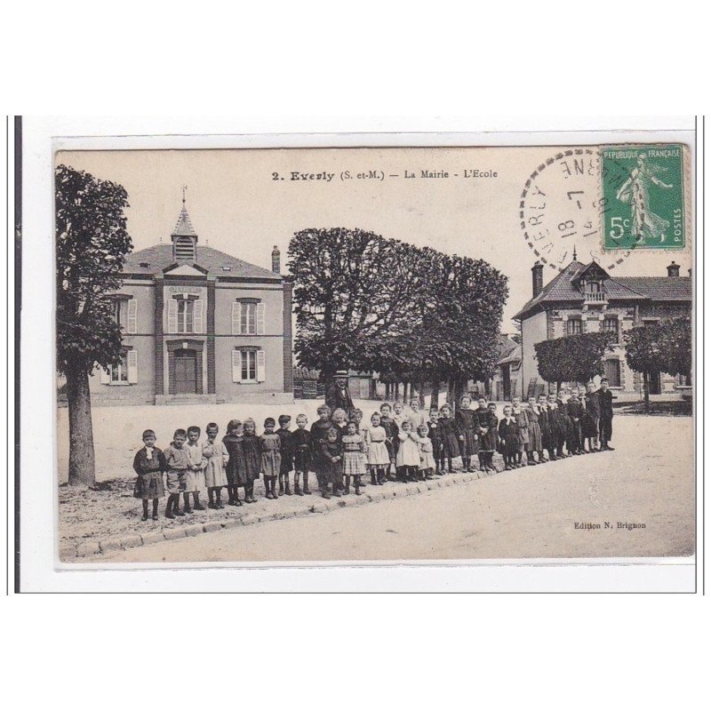 EVERLY : la mairie, l'ecole - tres bon etat