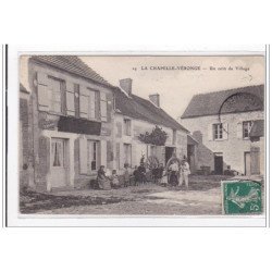 LA CHAPELLE-VERONGE : un coin du village, jeu de quilles - etat
