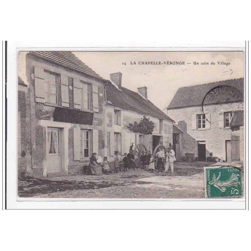LA CHAPELLE-VERONGE : un coin du village, jeu de quilles - etat