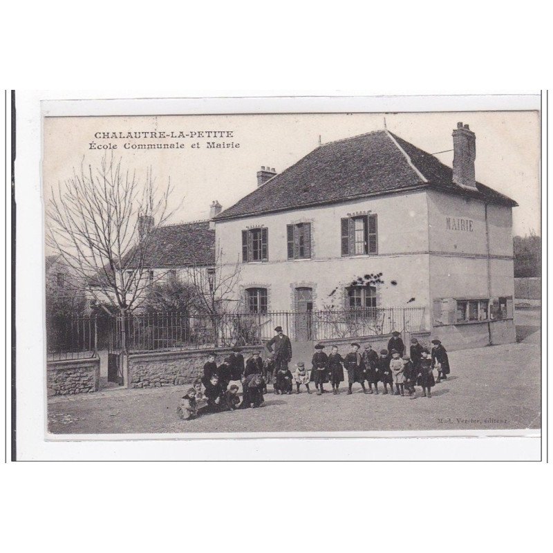 CHALAUTRE-la-PETITE : ecole communale et mairie - tres bon etat