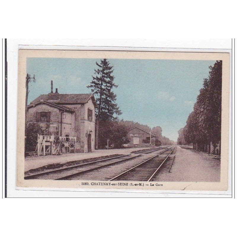 CHATENAY-sur-SEINE : la gare - tres bon etat