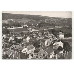 GEVREY-CHAMBERTIN: salle des fêtes au fond, le château vue aérienne 10X15 - très bon état