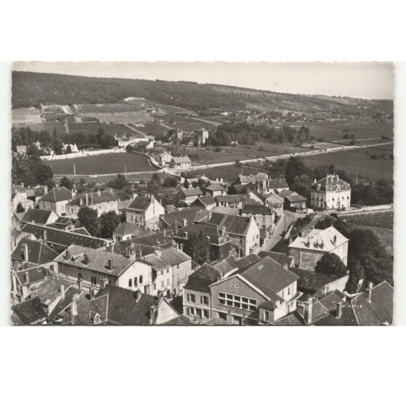 GEVREY-CHAMBERTIN: salle des fêtes au fond, le château vue aérienne 10X15 - très bon état