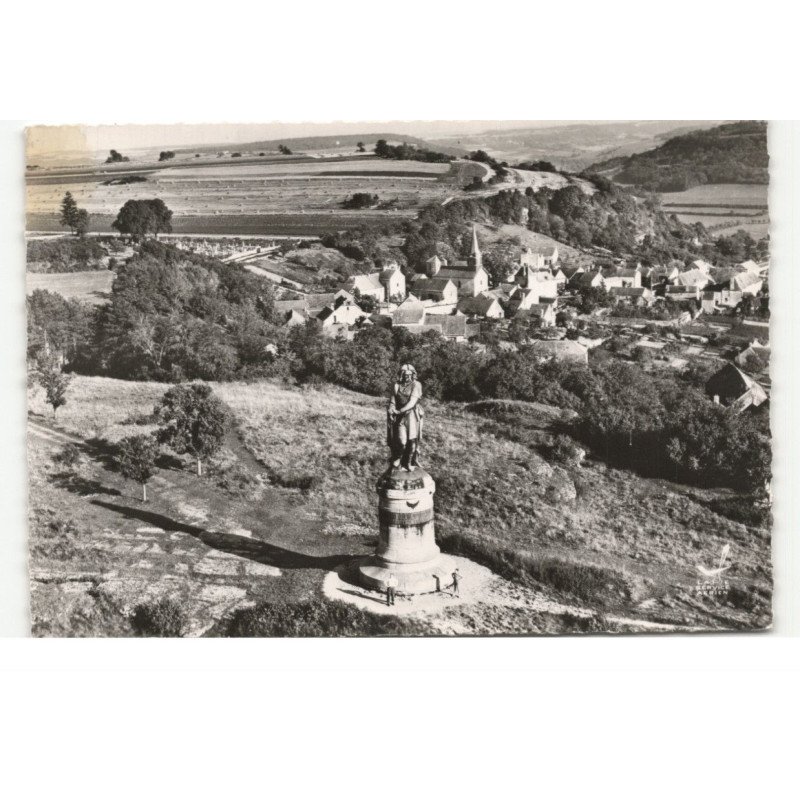 ALISE SAINTE-REINE: le haut du bourg, la statue de vercingétorix sur le mont auxois vue aérienne 10X15 - très bon état