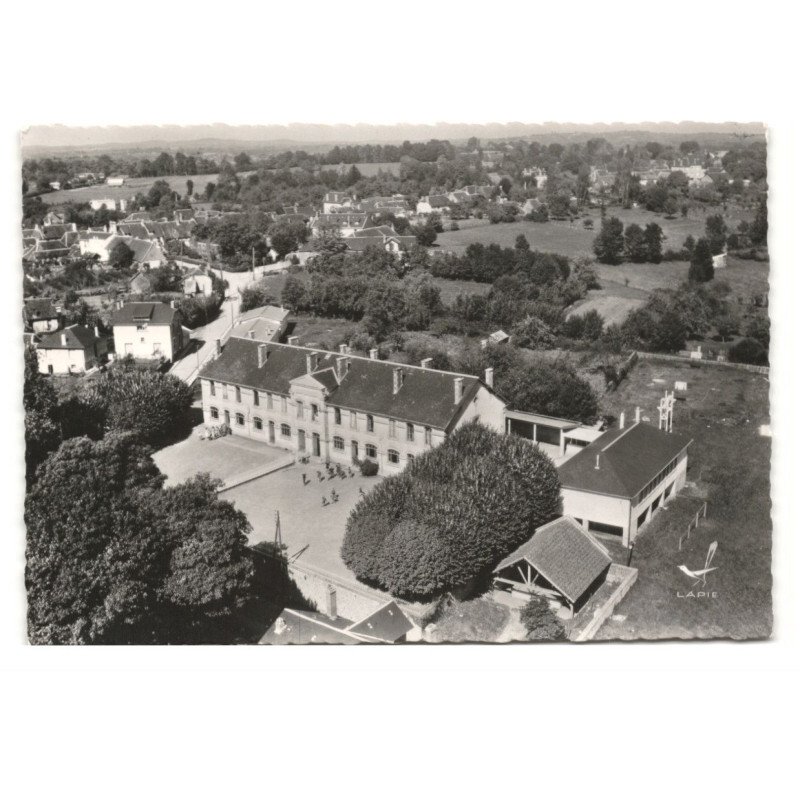 LUBERSAC: le groupe scolaire vue aérienne 10X15 - très bon état