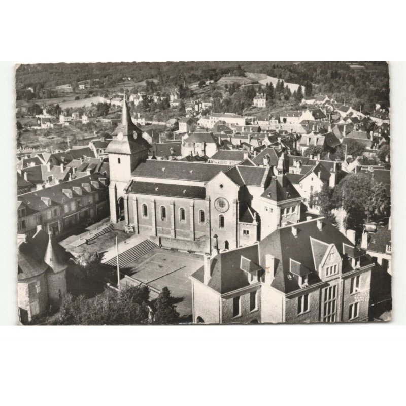 EGLETONS: l'église et la mairie vue aérienne 10X15 - très bon état