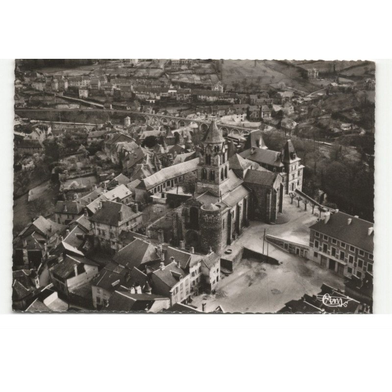 UZERCHE: l'église saint-pierre vue aérienne 10X15 - très bon état
