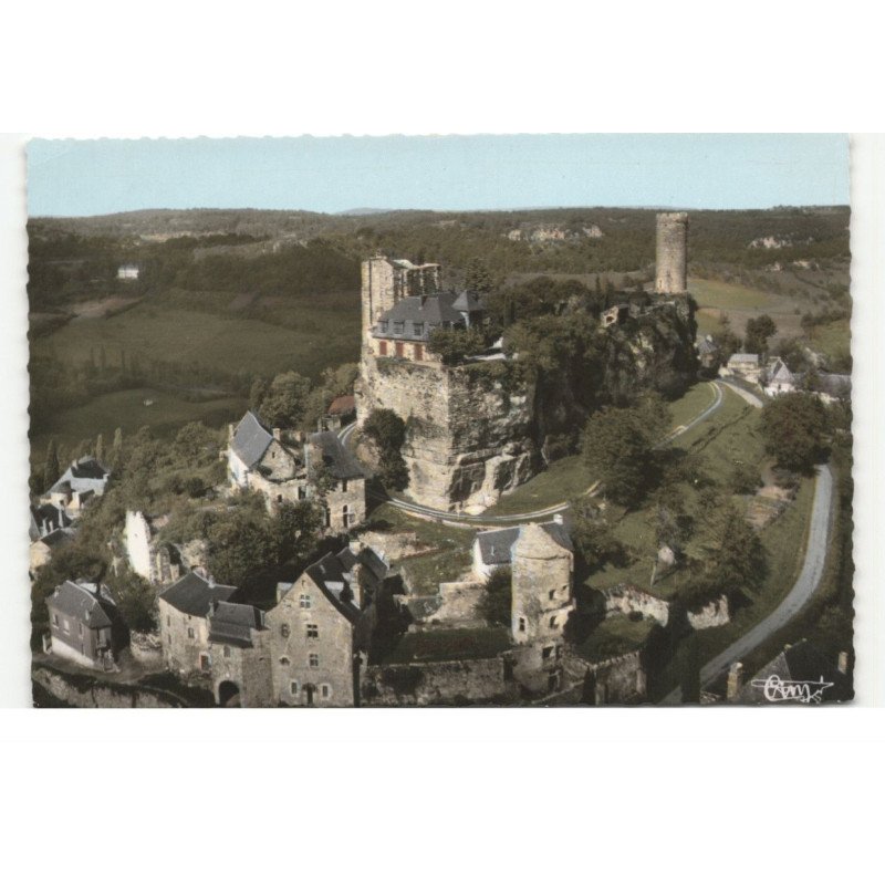 TURENNE: château, donon, tour de césar, première et deuxième enceintes fortifiées vue aérienne 10X15 - très bon état