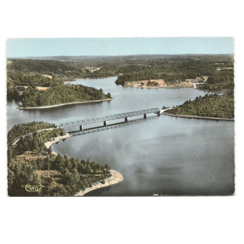 MARCILLAC-la-CROISILLE: le lac au pont de lantourne vue aérienne 10X15 - très bon état