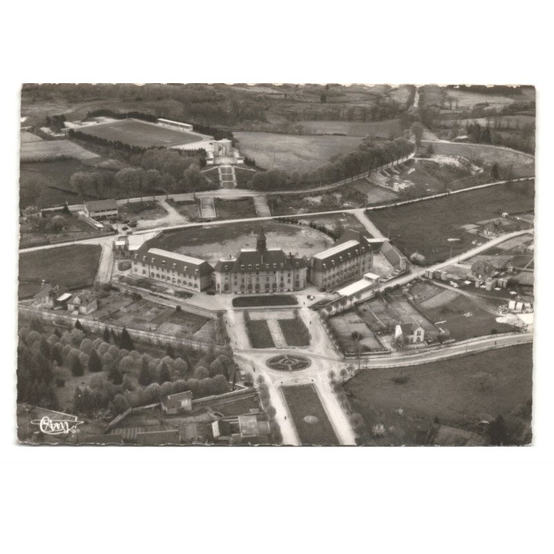 EGLETONS: groupe albert thomas et le stade municipal vue aérienne 10X15 - très bon état