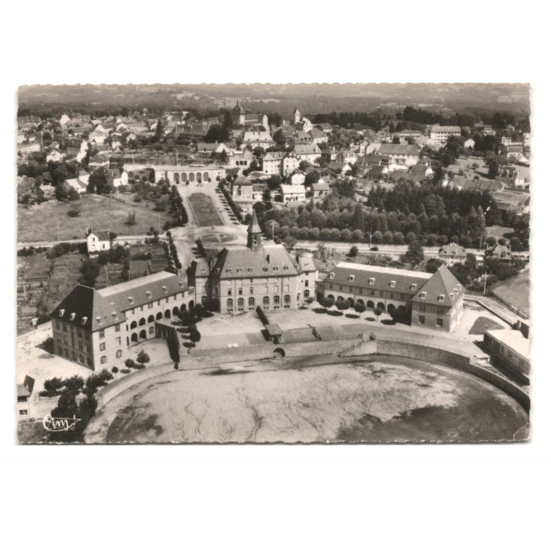 EGLETONS: groupe scolaire albert thomas vue aérienne 10X15 - très bon état