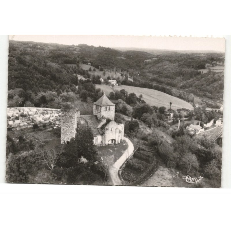 CORNIL: l'église vue aérienne 10X15 - très bon état