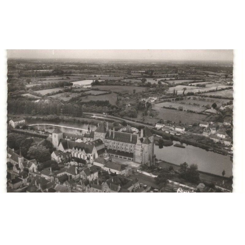 SOLESMES: l'abbaye saint-pierre vue aérienne 10X15 - très bon état