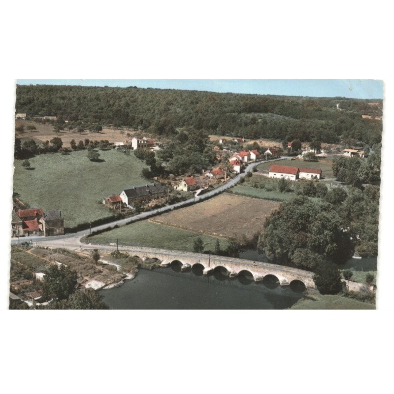 YVRE-L'EVEQUE: le pont romain et l'huisne vue aérienne 10X15 - très bon état