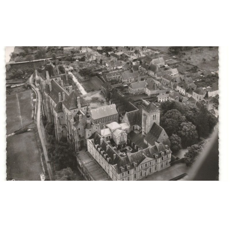 SOLESMES: l'abbaye saint-pierre vue aérienne 10X15 - très bon état