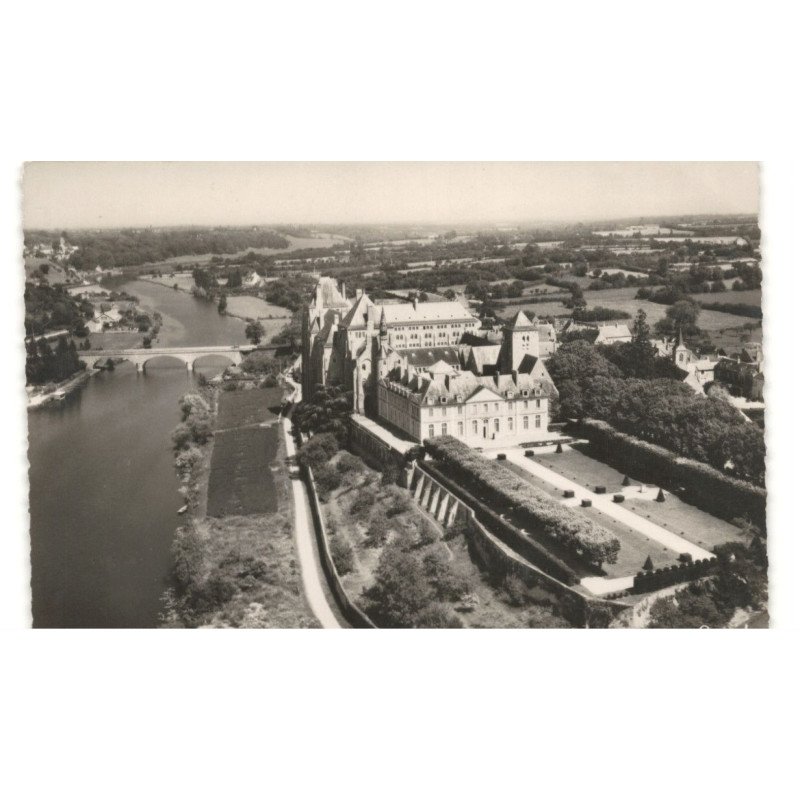 SOLESMES: abbaye saint-pierre, les jardins, la façade du XVIIIe siècle vue aérienne 10X15 - très bon état