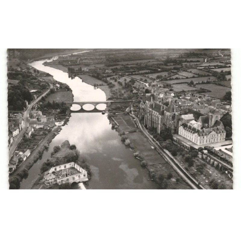 SOLESMES: l'abbaye saint-pierre sur les bords de la sarthe vue aérienne 10X15 - très bon état