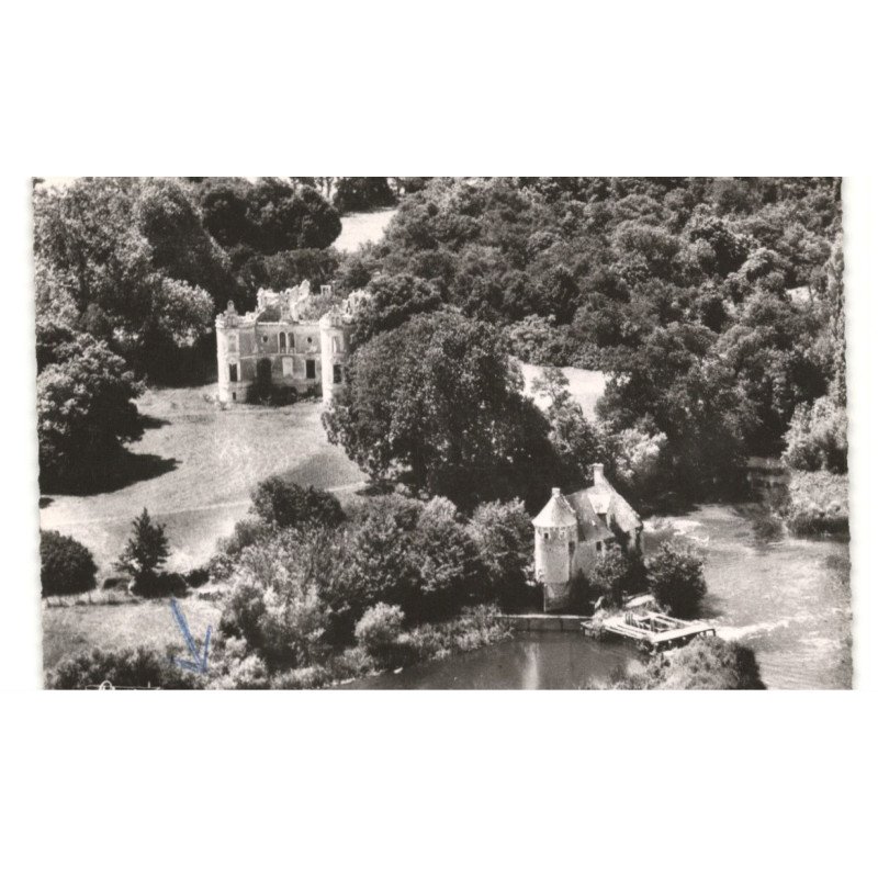 LUCHE-PRINGE: ruines du château de mervé et vieux moulin vue aérienne 10X15 - très bon état