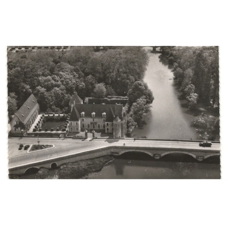 LA FLECHE: le château des carmes, le pont sur le loir, vue aérienne 10X15 - très bon état