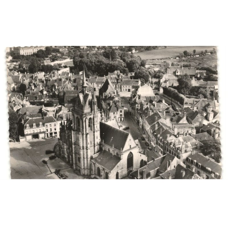 LA FERTE-BERNARD: l'église vue aérienne 10X15 - très bon état