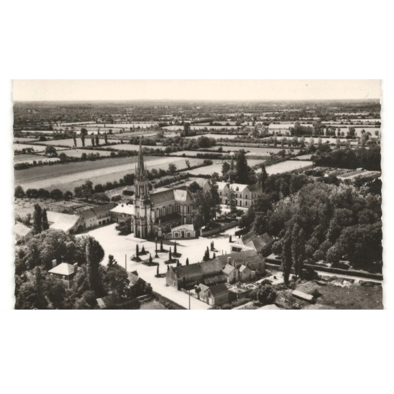 LA CHAPELLE-du-CHENE: la basilique vue aérienne 10X15 - très bon état