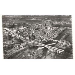 BEAUMONT-sur-SARTHE: les 2 ponts sur la sarthe et la ville vue aérienne 10X15 - très bon état
