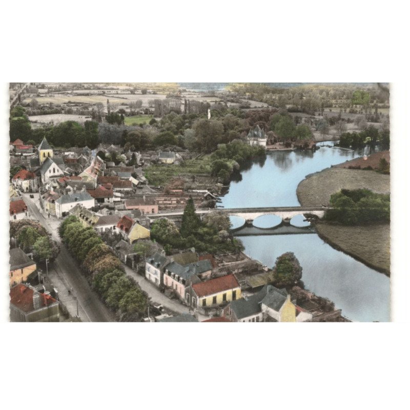 BAZOUGES-sur-LOIR: le pont sur le loir, la ville, vue aérienne 10X15 - très bon état