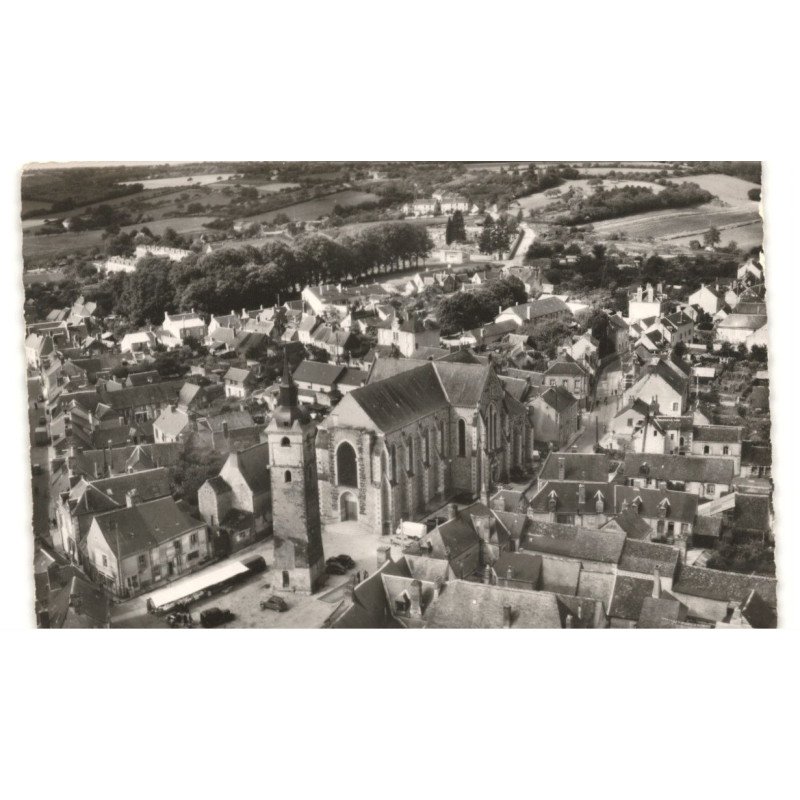 BESSE-sur-BRAYE: la tour XVe la place vue aérienne 10X15 - très bon état