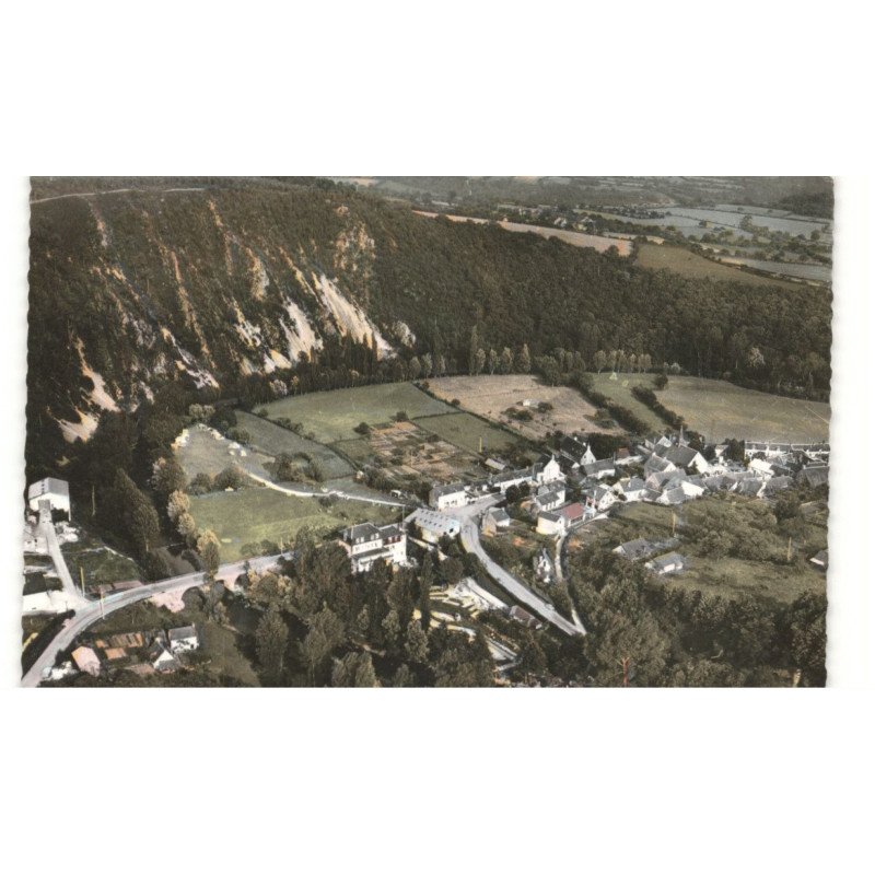 SAINT-LEONARD-des-BOIS: le touring, le golf miniature, le camping, vue aérienne 10X15 - très bon état
