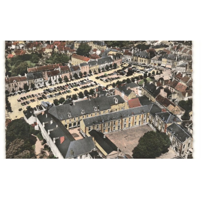 MAMERS: la gendarmerie, la mairie et la place de la république vue aérienne 10X15 - très bon état