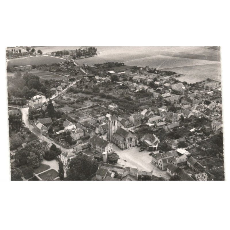 COMBS-la-VILLE: place de l'église vue aérienne 10X15 - très bon état