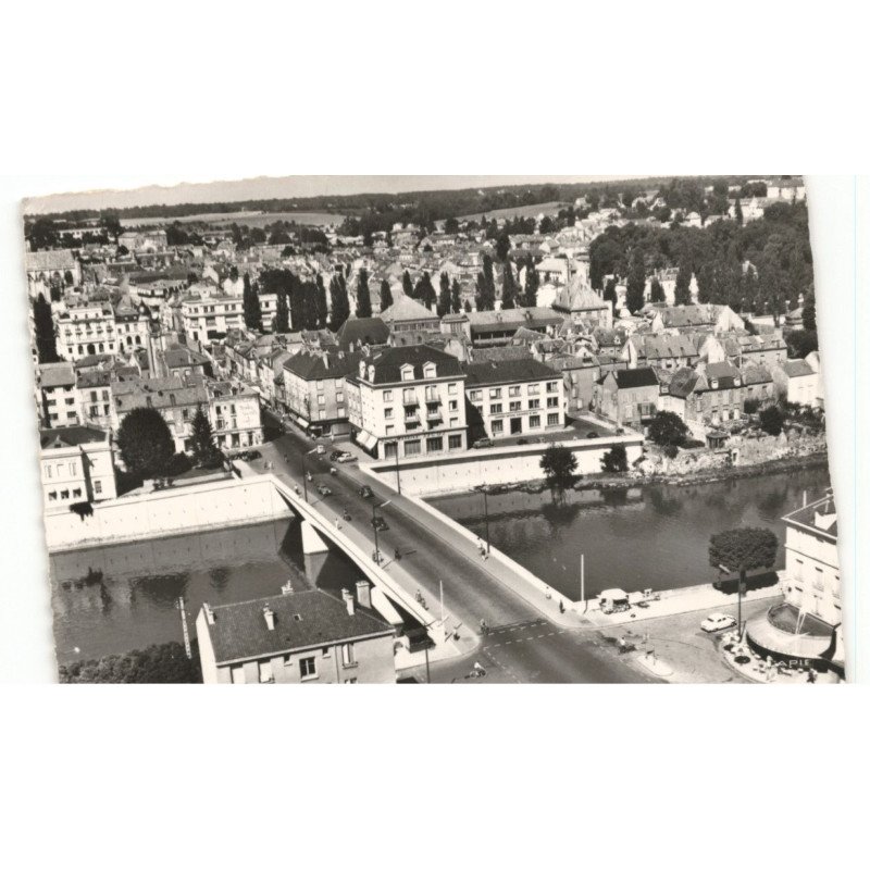 MELUN: quai joffre et le pont neuf vue aérienne 10X15 - très bon état