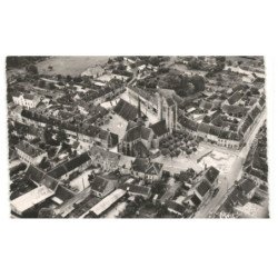 EGREVILLE: la place de l'église vue aérienne 10X15 - très bon état