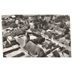 VILLIERS-SAINT-GEORGES: sur la place vue aérienne 10X15 - très bon état