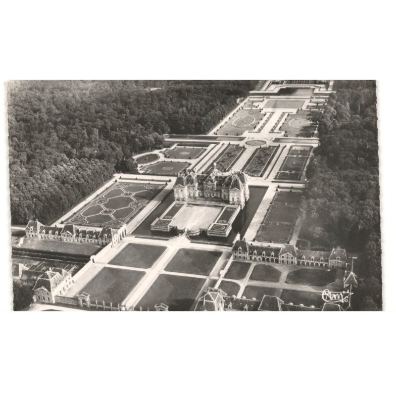 VAUX-la-VICOMTE: jardins dessinés par le notre vue aérienne 10X15 - très bon état
