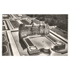 VAUX-le-VICOMTE: château et jardins dessinés par Le Nôtre vue aérienne 10X15 - très bon état